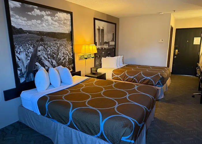 Dodgeville Inn & Suites